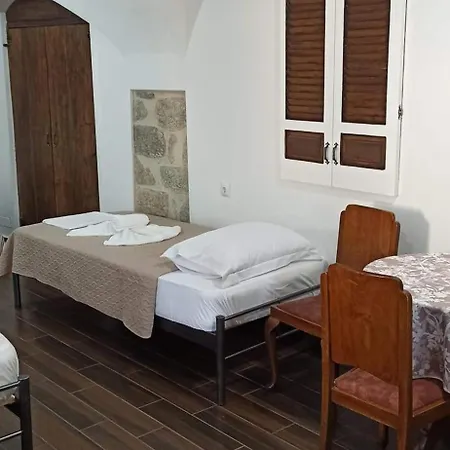 Daire Eleonoras House *