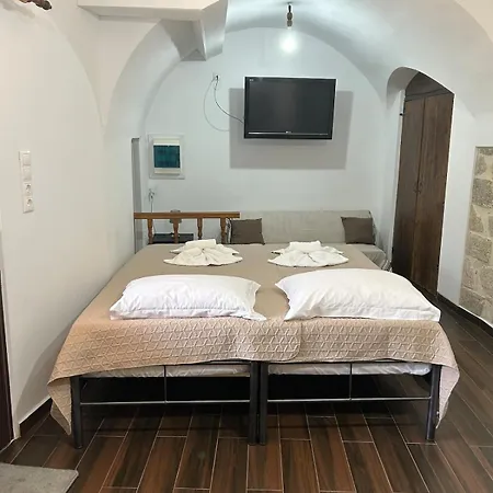Eleonoras House