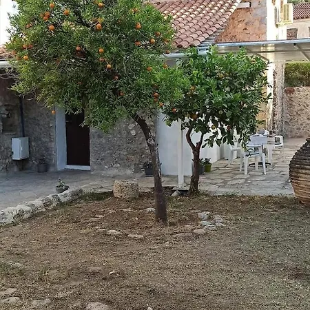 Daire Eleonoras House *