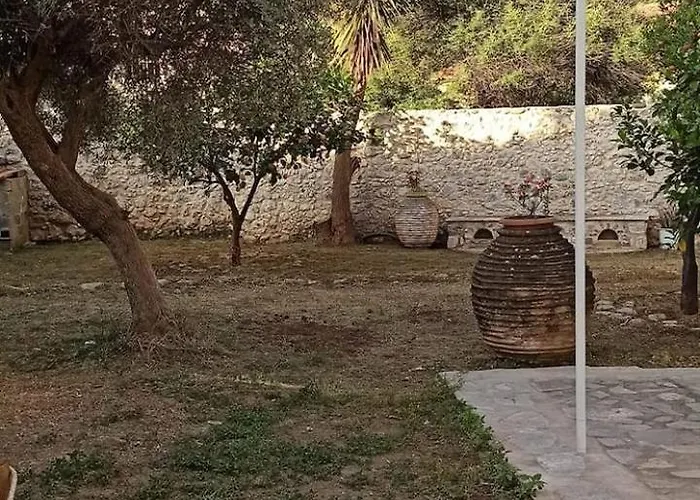 Eleonoras House Apartment